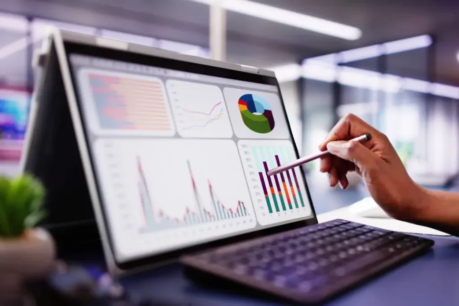 Comprendere le analytics CRM: come i dati guidano decisioni aziendali più intelligenti 