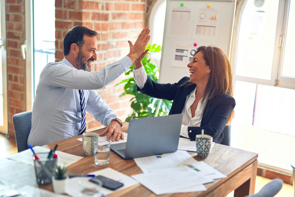 5 citazioni motivazionali per le vendite per aumentare l'energia del tuo team 