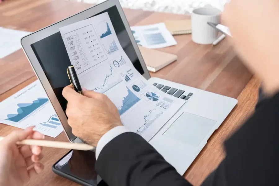 Comprendere le analytics CRM: come i dati guidano decisioni aziendali più intelligenti 
